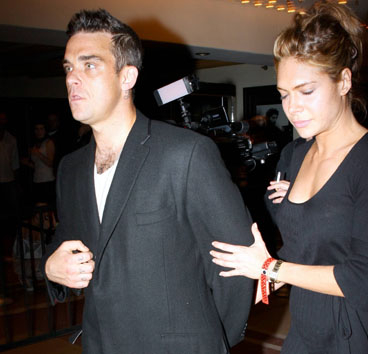 Robbie Williams proposed to his girlfriend Ayda Field live on Australian radio Robbie Williams proposed to his girlfriend Ayda Field live on Australian radio