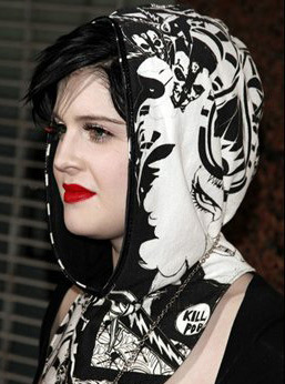   (Kelly Osbourne)