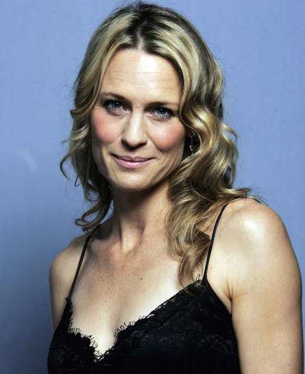   (Robin Wright)