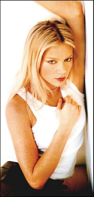   ( Peta Wilson )