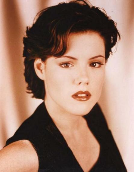   (Kathleen Robertson)