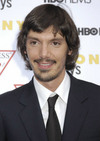    (Lukas Haas)