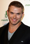    (Kellan Lutz)