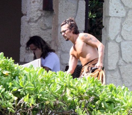 Джонни Депп наслаждается солнечными ваннами на Гавайях (фото) ?????? ???? ???????????? ?????????? ??????? ?? ??????? (????)
